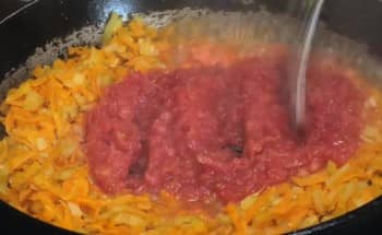 Приготовление ленивых голубцов в томатно-сметанном соусе в духовке: шаг 8