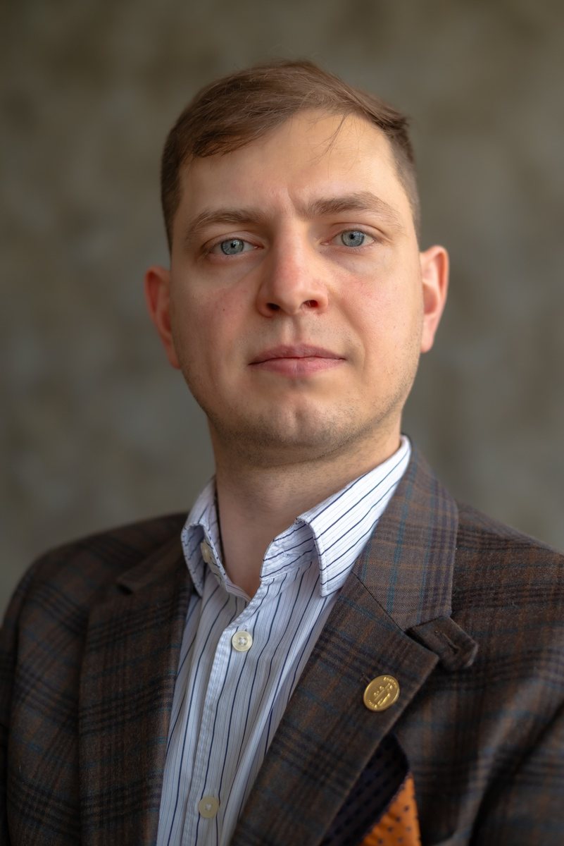 Леонид Адамов