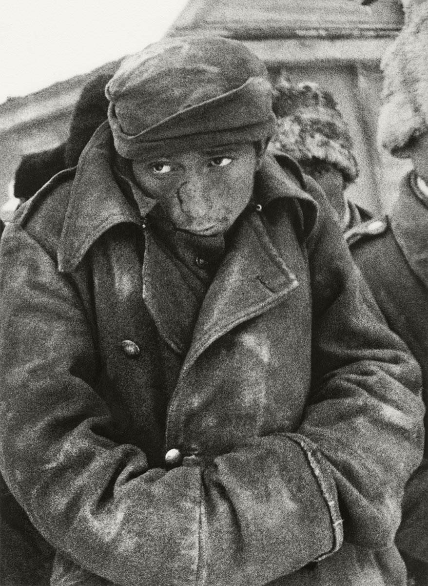 Жалко солдат. Семён Осипович Фридлянд 1905-1964 фотографии. Пленные немцы в Сталинграде. Немецкие военнопленные.