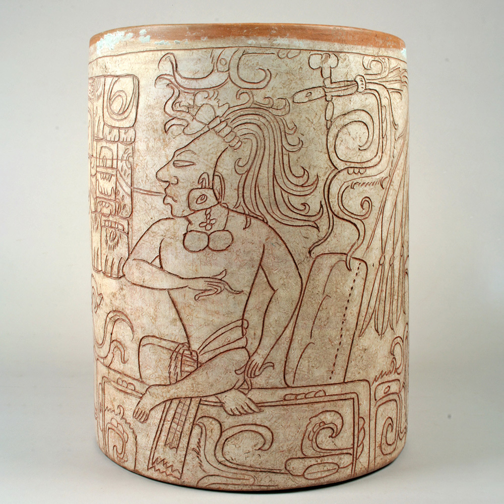 Сосуд для какао с изображением правителя. Майя, 7-8 вв. н.э. Коллекция The Metropolitan Museum of Art.