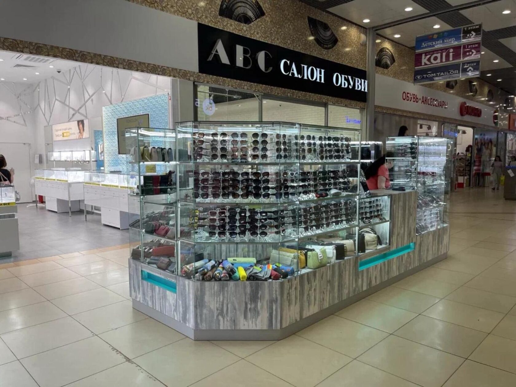 Островная торговая точка в ТЦ Калининград