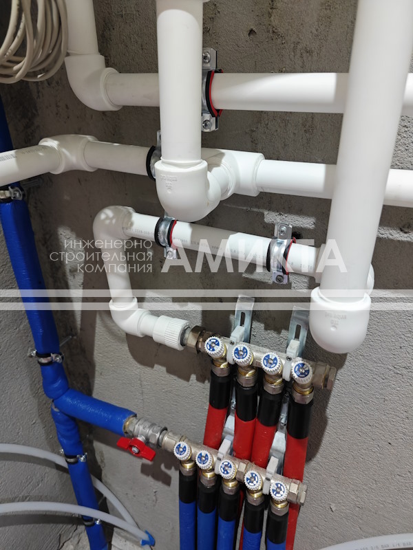 Монтаж распределительного коллектора водоснабжения