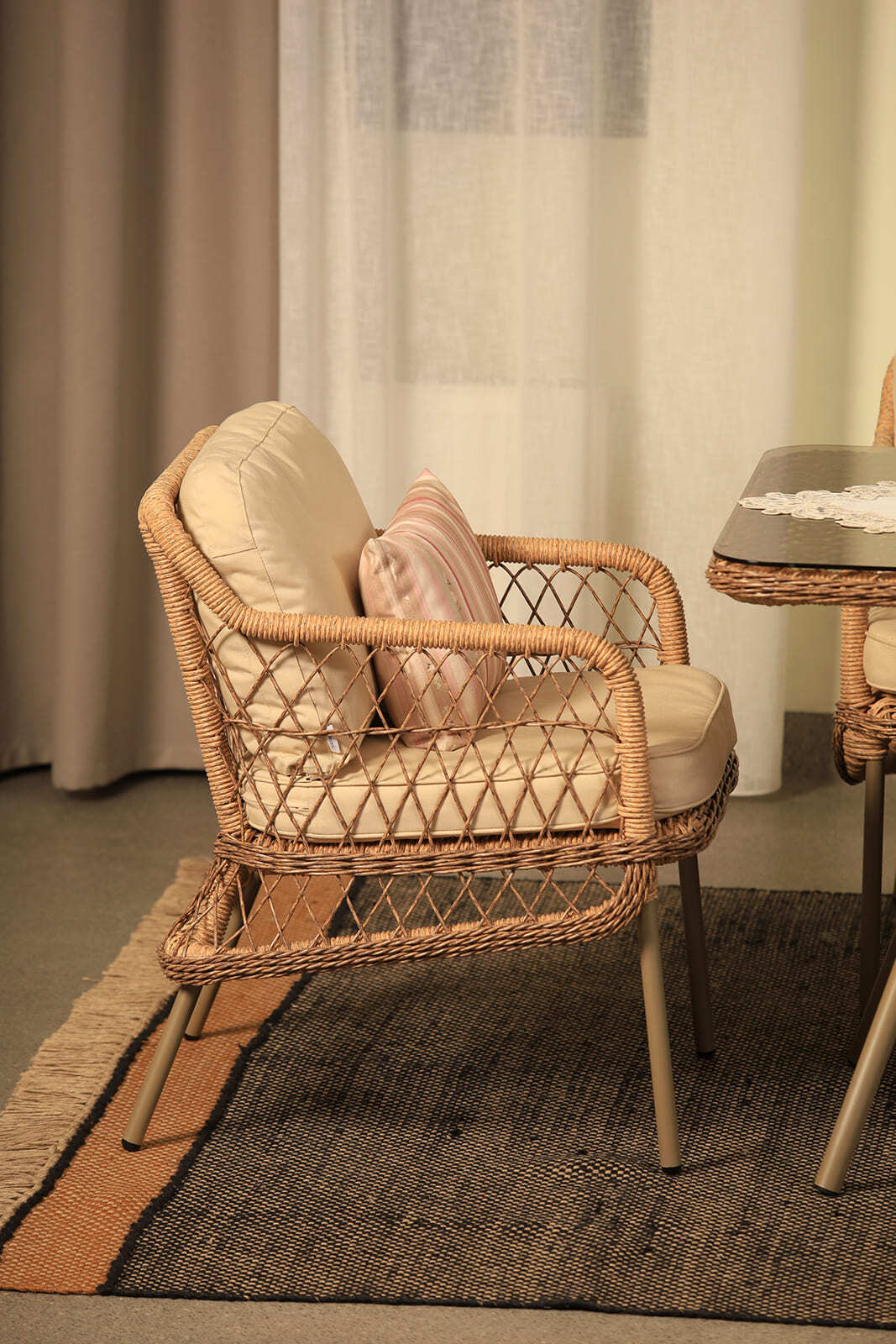 Современные офисные стулья Malacca, создающие комфортную рабочую атмосферу