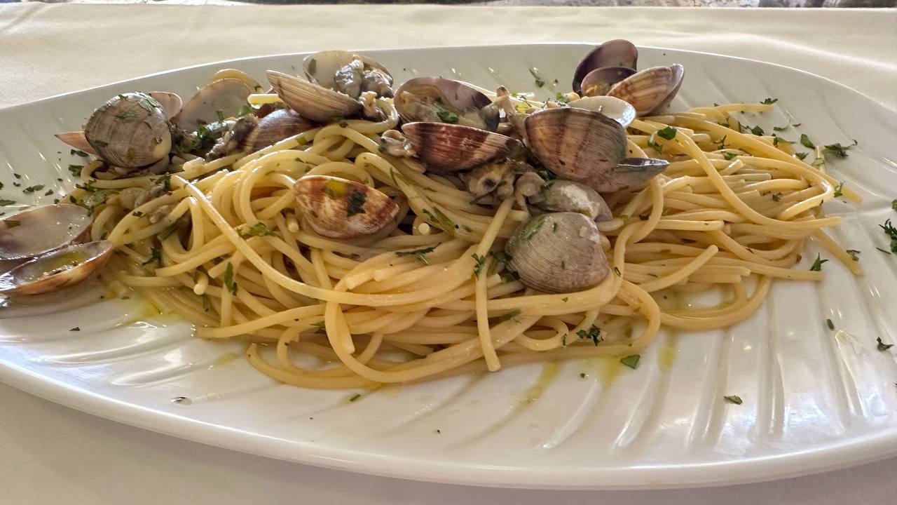 gold restaurant, pizzeria puerto Banus, italian restaurant puerto banus, gold celebrities puerto banus, fresh pasta puerto banus, pizza puerto banus, live events puerto banus, live show puerto banus, live music puerto Banus