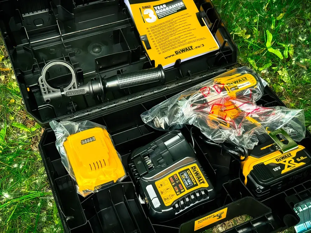 Фотография шуруповерта DeWALT DCD996P2 в открытом кейсе от покупателя с отзыва на шуруповерт