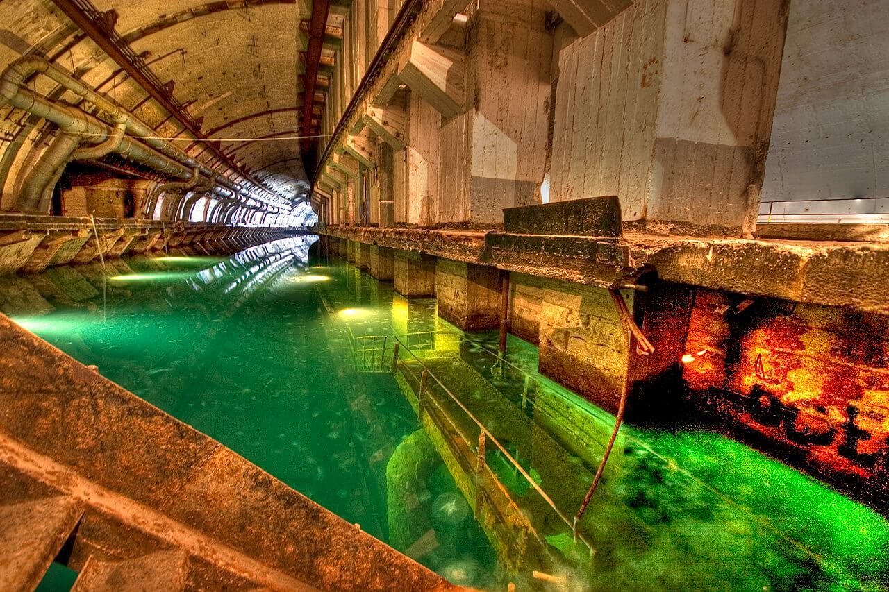 Подводные лодки в крыму. Балаклава музей подводных лодок. Балаклавский подземный музейный комплекс Крым. Балаклава подземный музейный комплекс подводных лодок. Музей подводных лодок Севастополь.