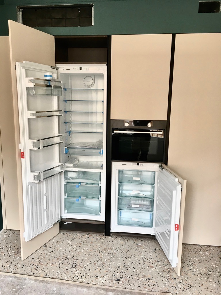 встроенный холодильник, морозильная камера