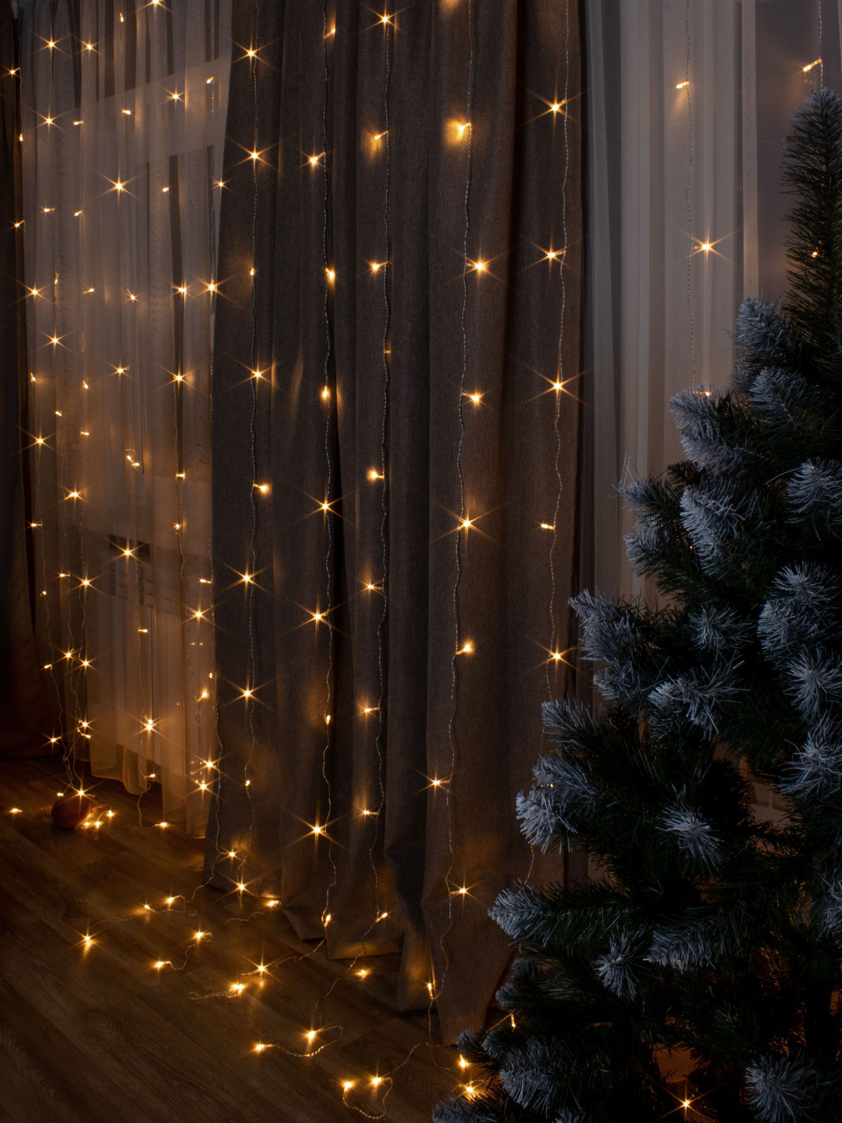 Опасности гирлянды на шторе