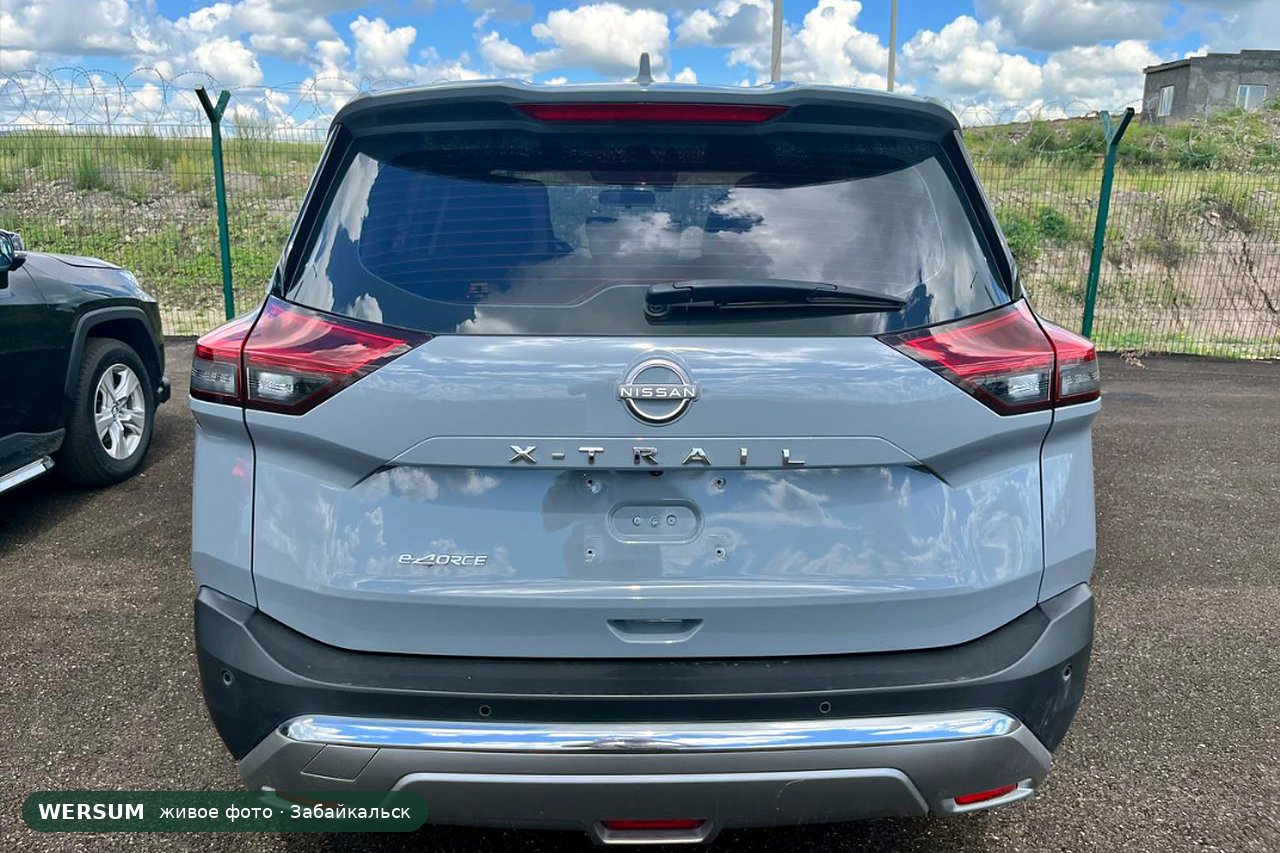 Nissan X-Trail e-Power, сзади: надписи X-TRAIL и e-4ORCE