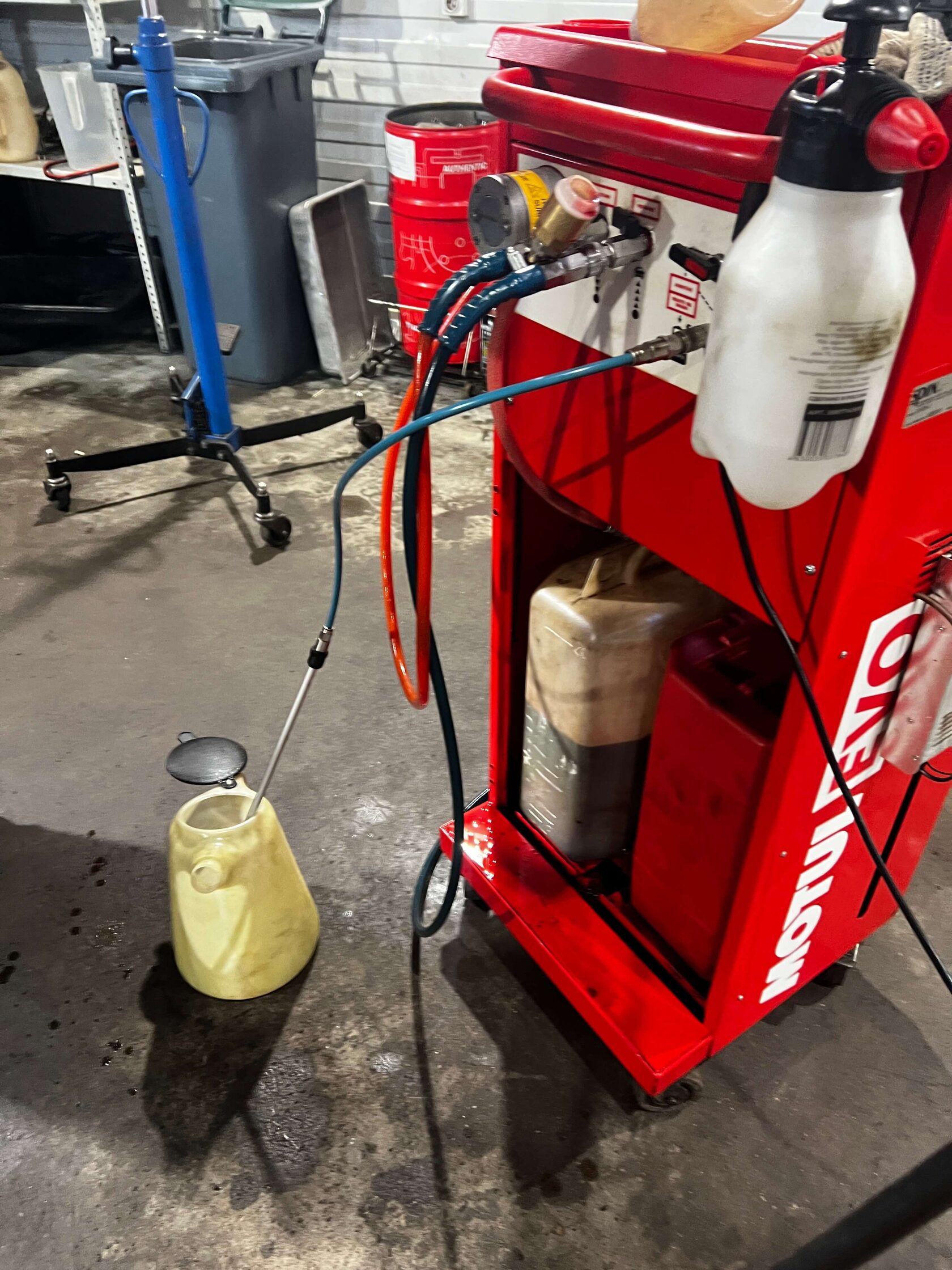 Заправка нового масла Motul Multi DCTF