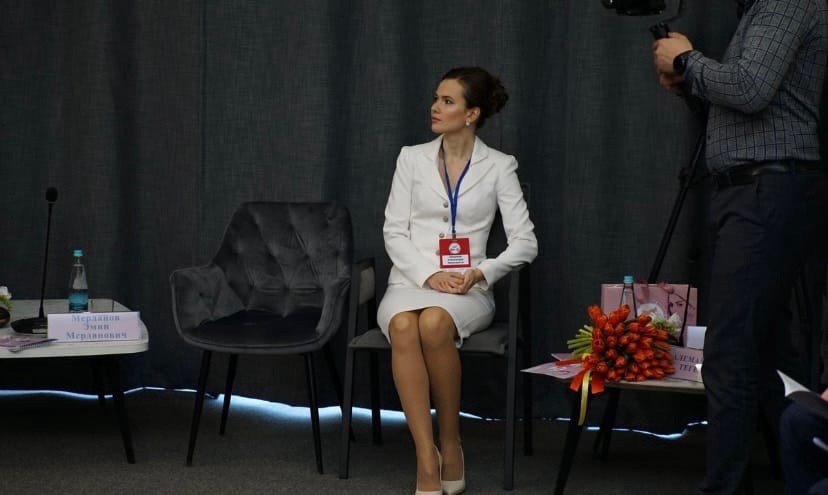 Женском forum. Женский экономический форум в Дагестане. Женщины на экономическом форуме. Экономический форум одежда женщины.