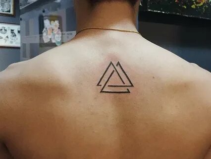 Что означает татуировка треугольник?