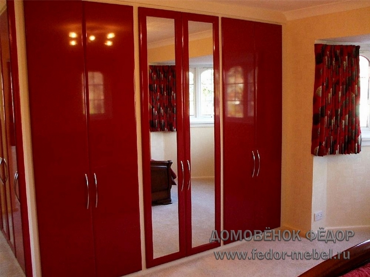 Шкаф встроенный красное дерево распашные дверцы