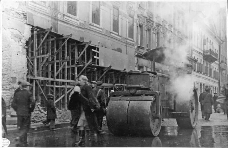 Блокада ленинграда осень 1941. Блокада ленинграда фотохроника. Блокада ленинграда непокоренные. Памятник женщинам бойцам мпво спб. Проспект непокоренных 11.