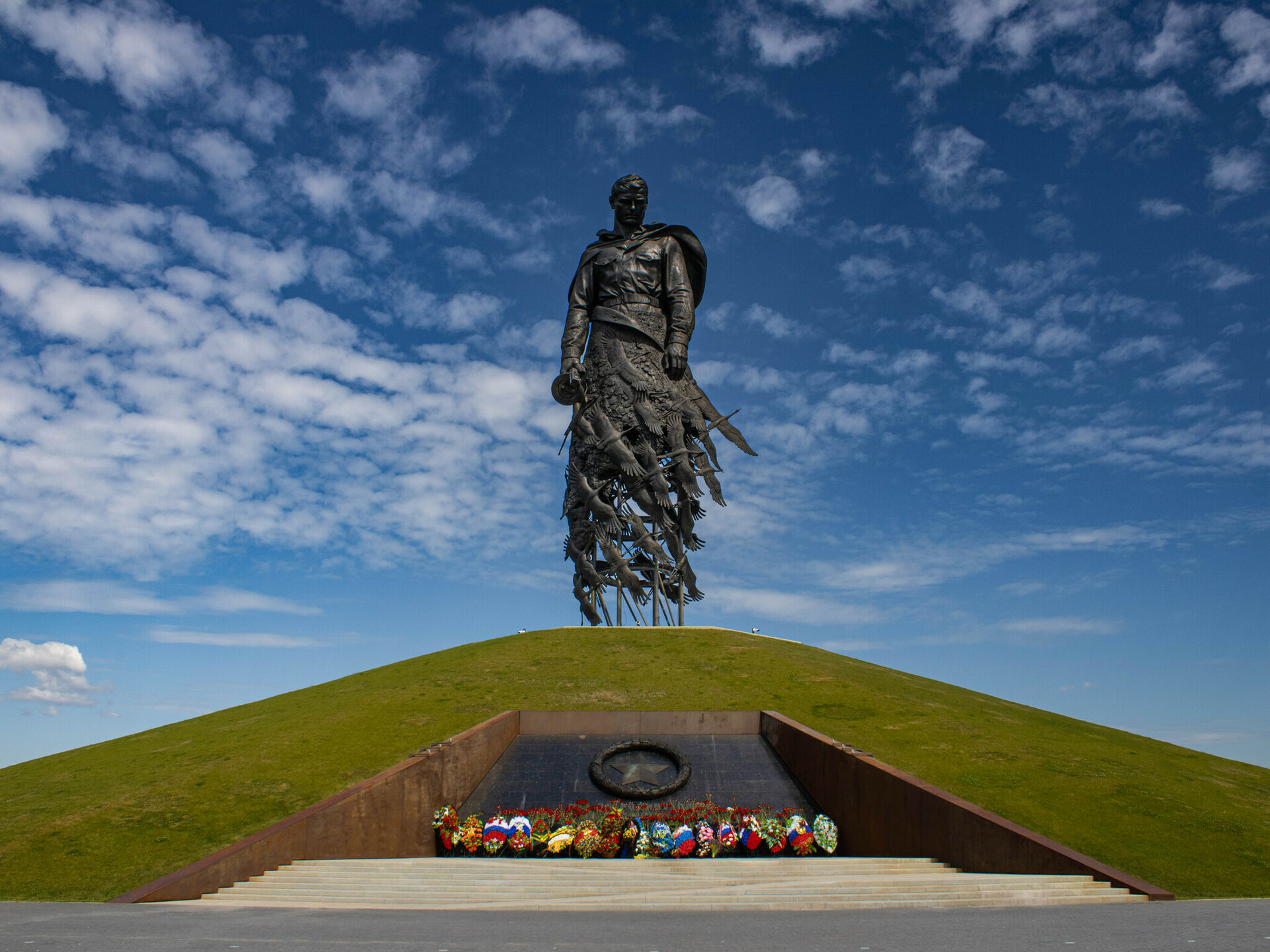 РЖЕВСКИЙ мемориал советскому солдату