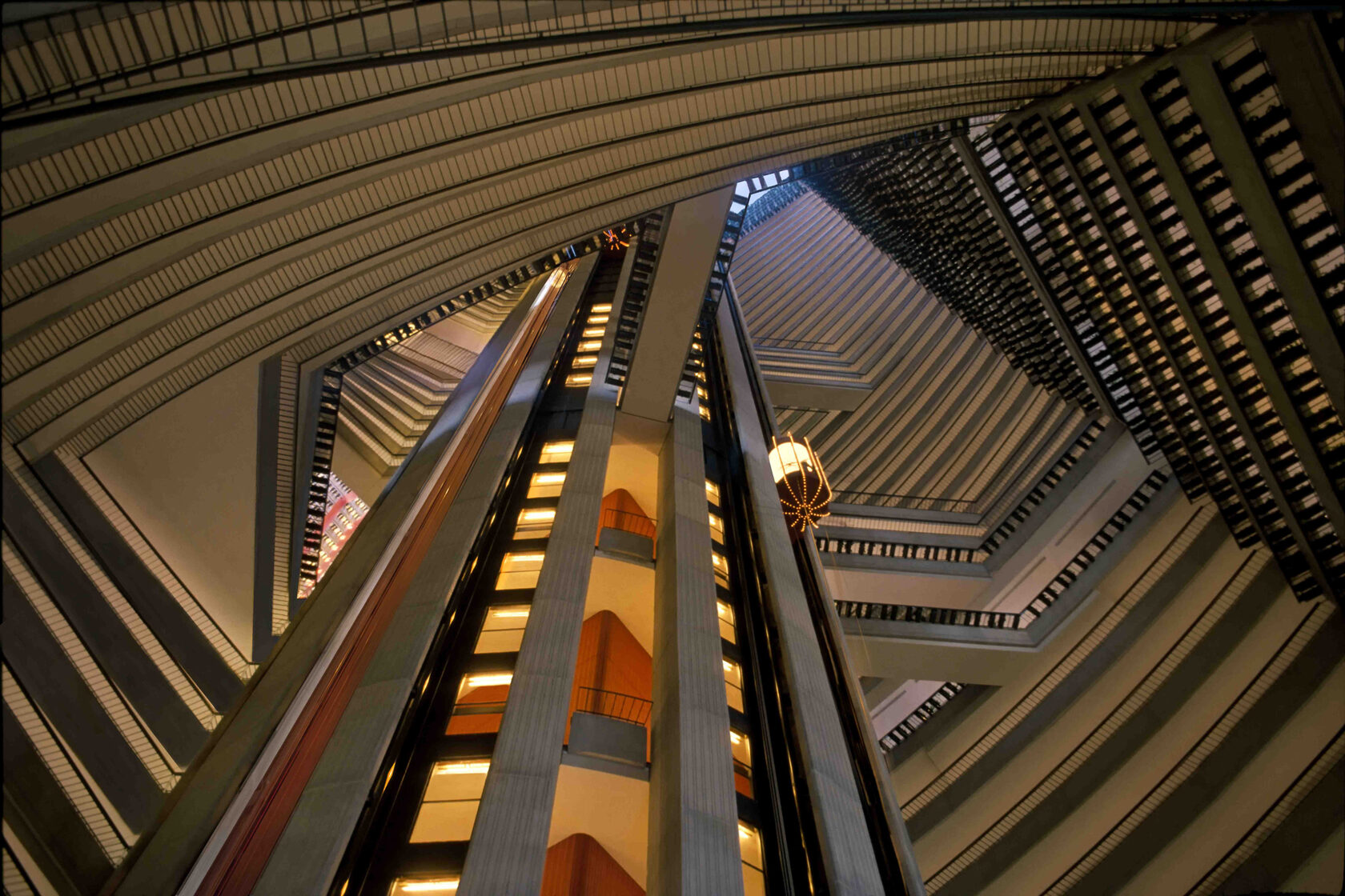 Atlanta Marriott Marquis, США — место съёмок фильма «Голодные игры» /  Комбат-туры