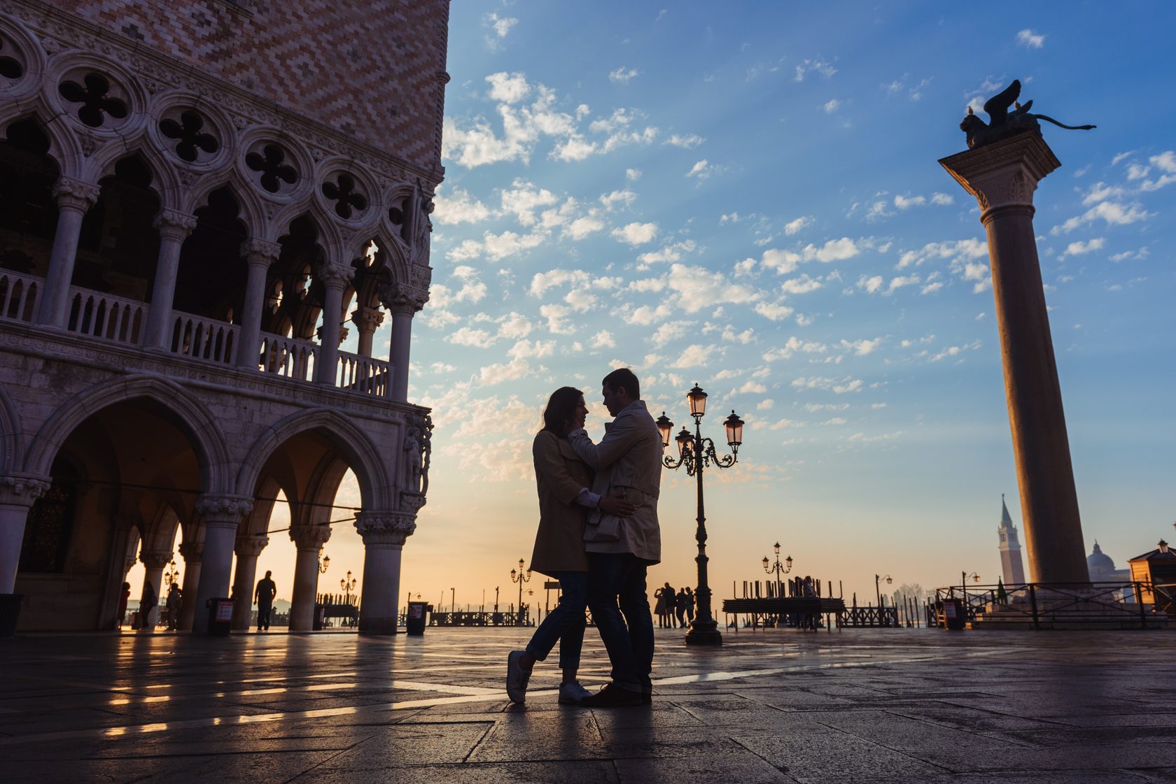 Фото пары без лиц в Венеции