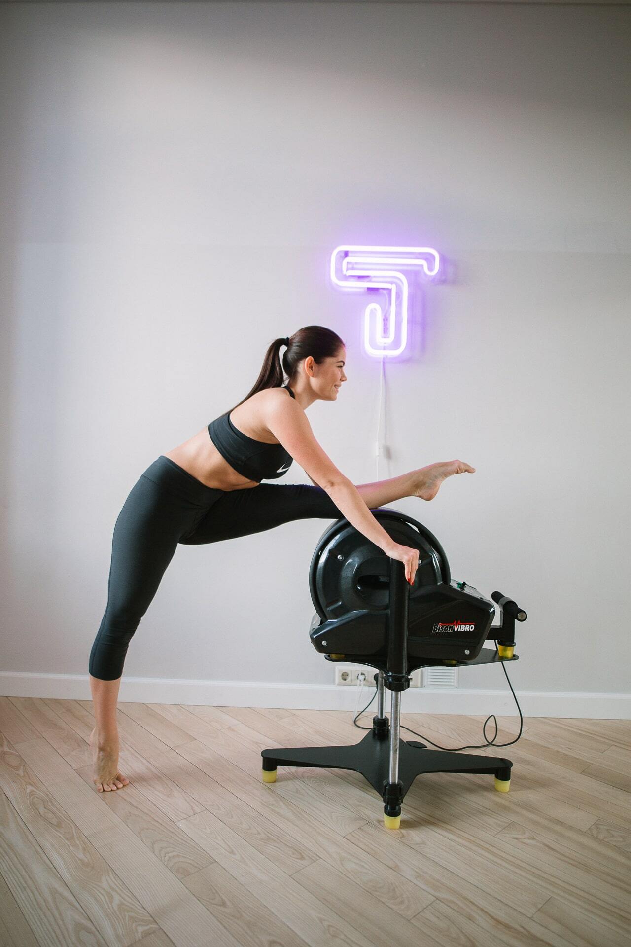 Записаться на тренировки Бизон-Вибро | Сеть студий растяжки и ...