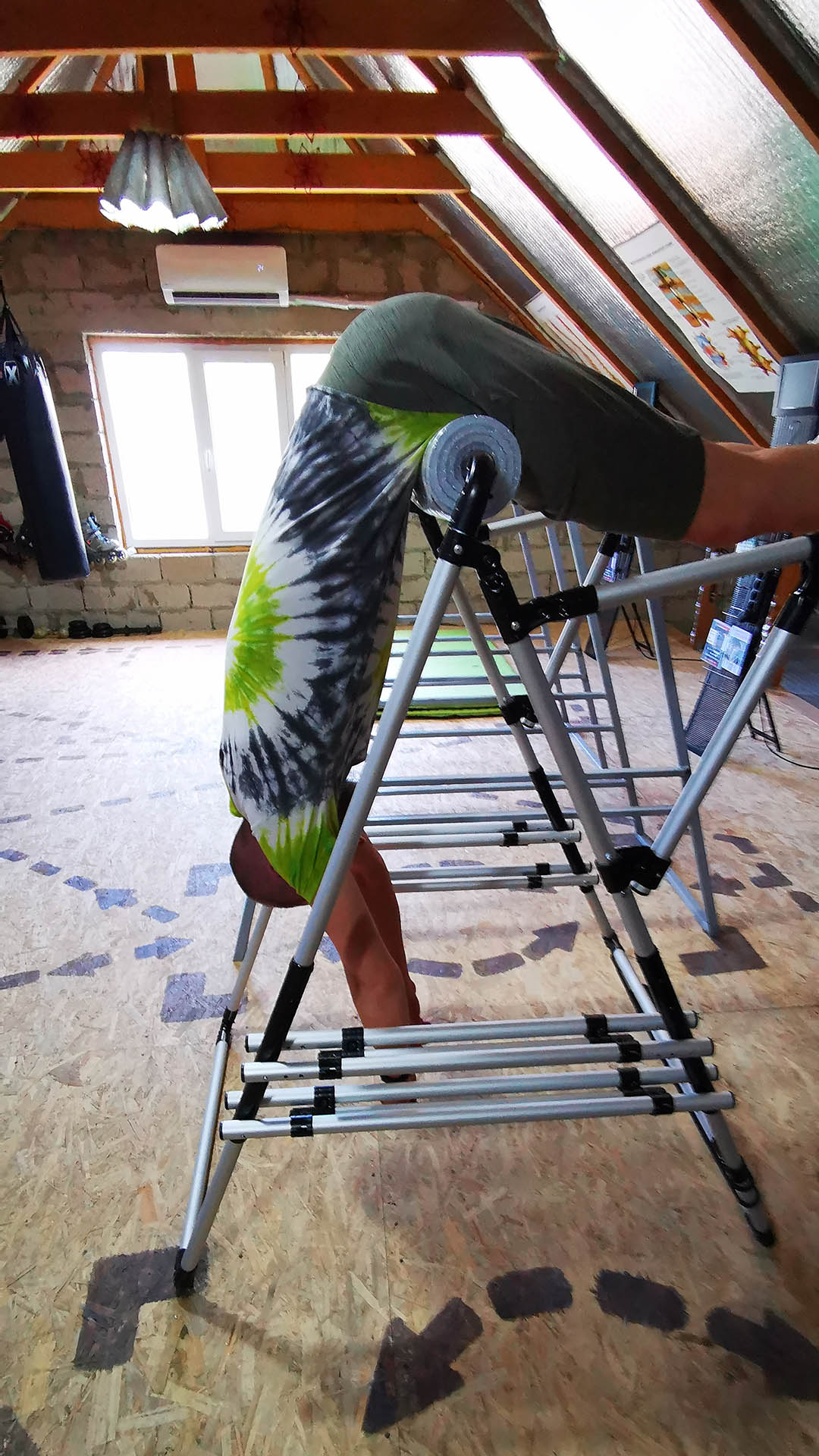 Фото виса для восстановления позвоночника на универсальном, семейном, раскладном тренажёре ГравитОН. Зал Оздоровительных Практик в Анапе у мастера РАмана.