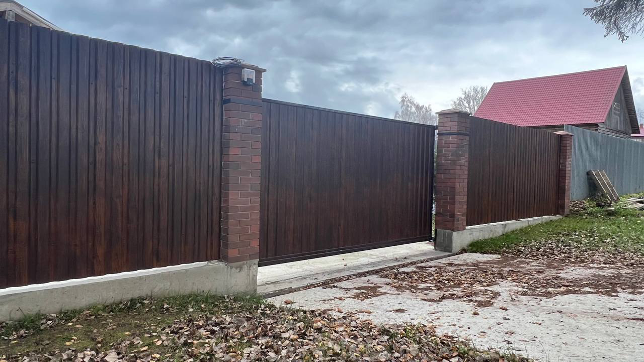 заборы высотой 4 метра. забор 6 метров высотой. забор из профнастила 3м высотой. забор 5 метров в высоту. заборы высотой 4 метра.