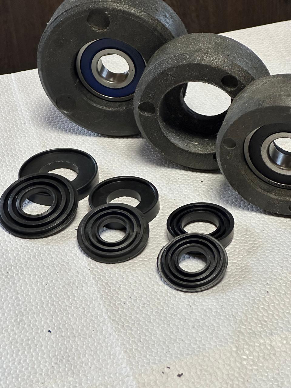 Лабиринтное уплотнение конвейерного ролика