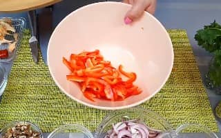 Приготовление салата «Тбилиси» с красной фасолью и говядиной: шаг 3