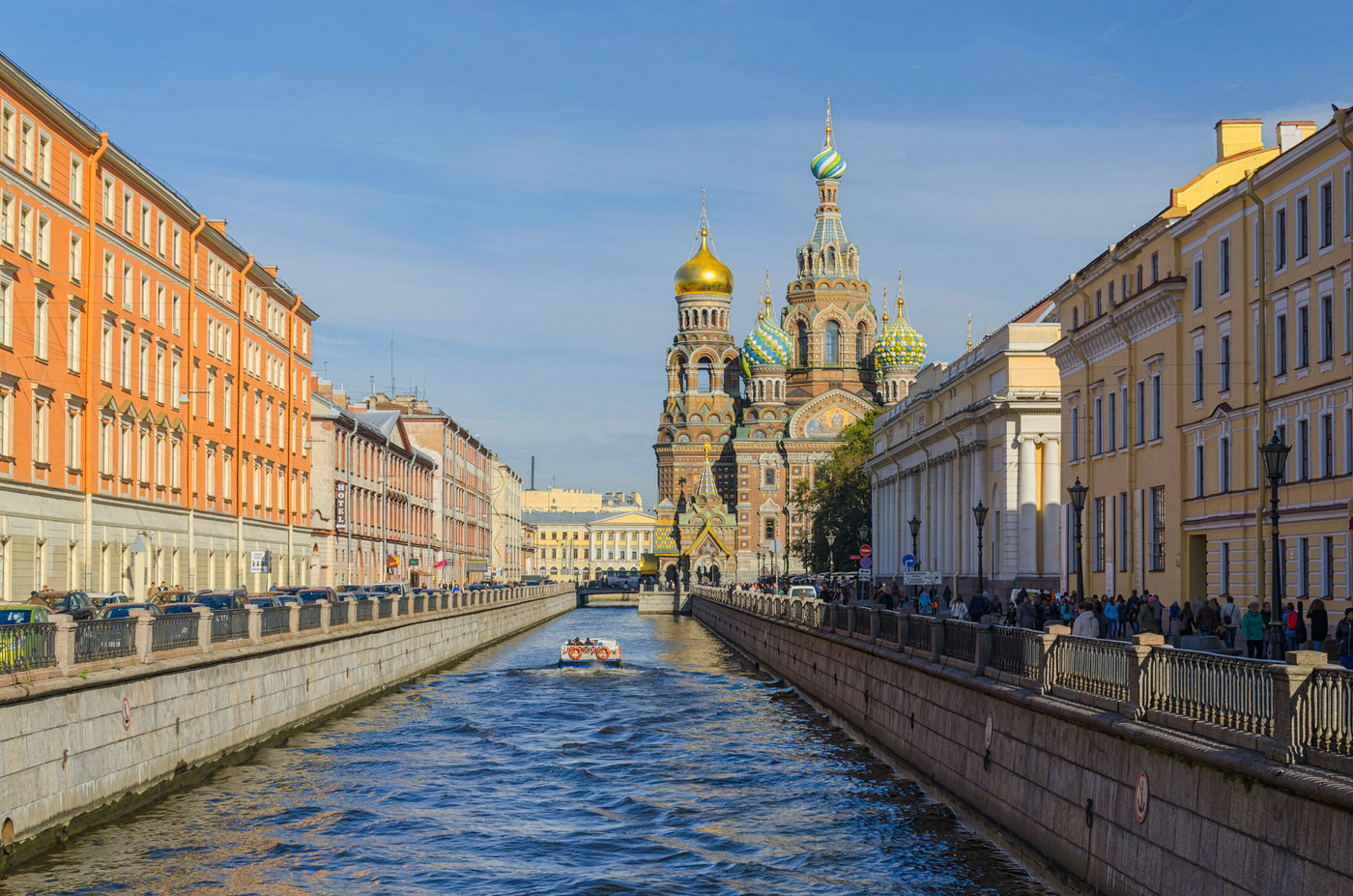 Канал Грибоедова вид на спас на крови в Санкт-Петербурге