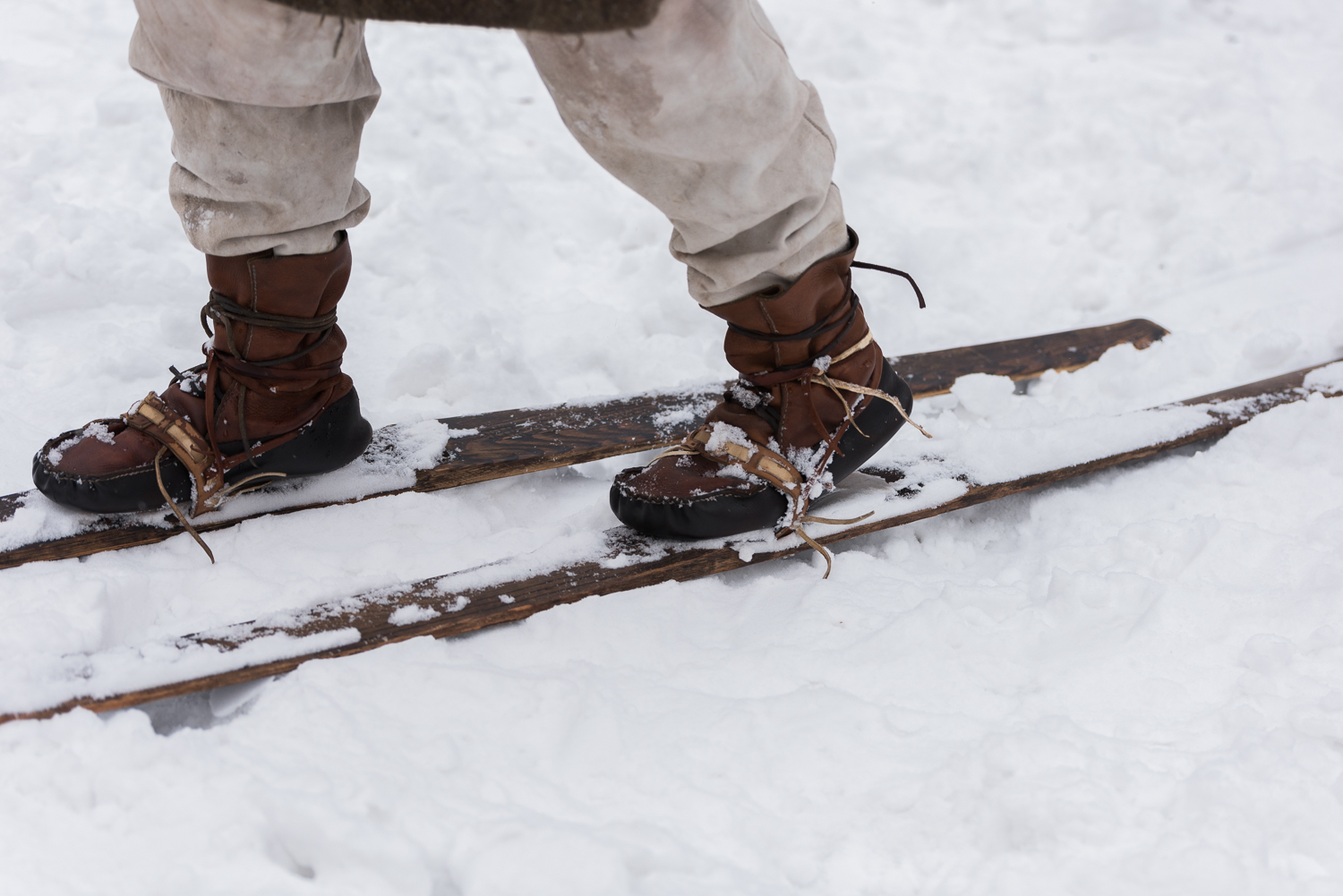 Первая лыжная обувь