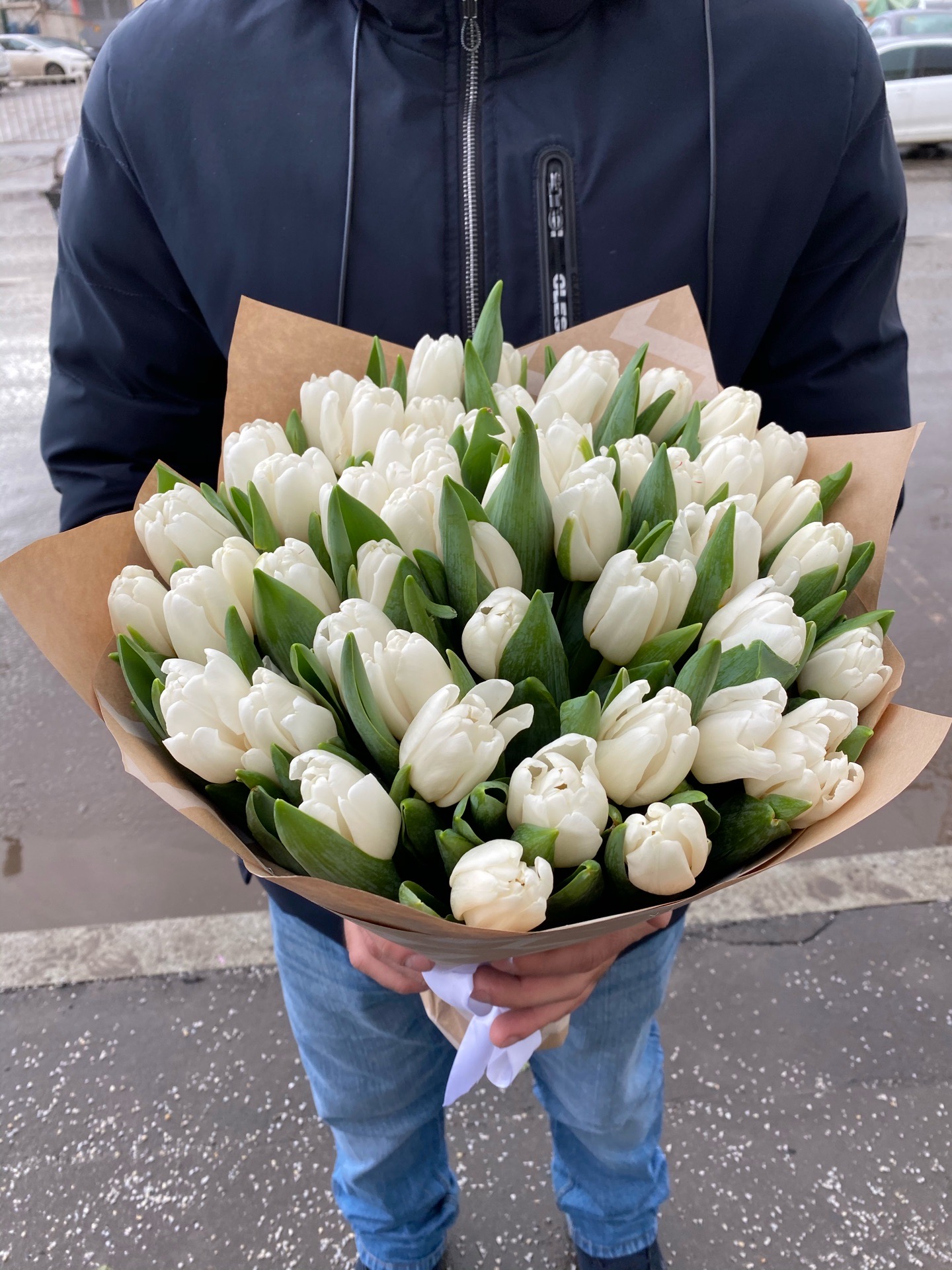 Белые тюльпаны огромный букет