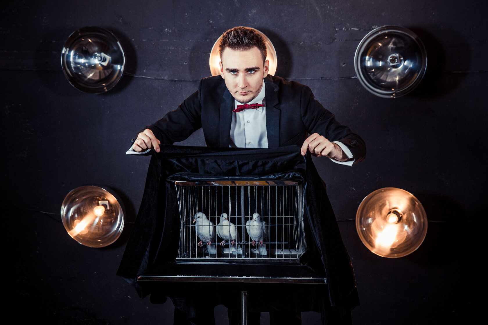 дмитрий козырев иллюзионист. тони васил фокусник. леонард монтано фокусник. фокусник волшебник. фокусник манипулятор.