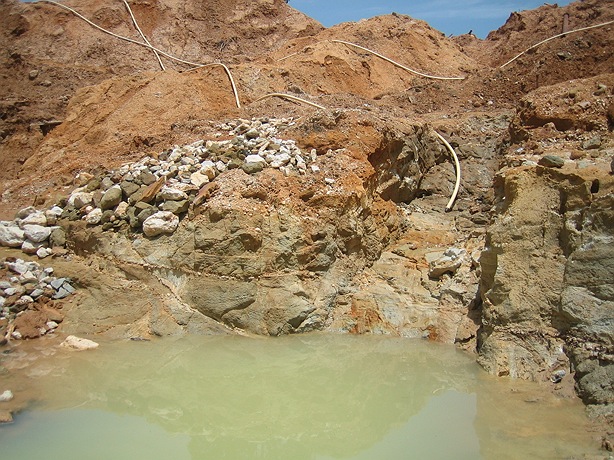 outcropping quartz stockwork at base of galmasey pit