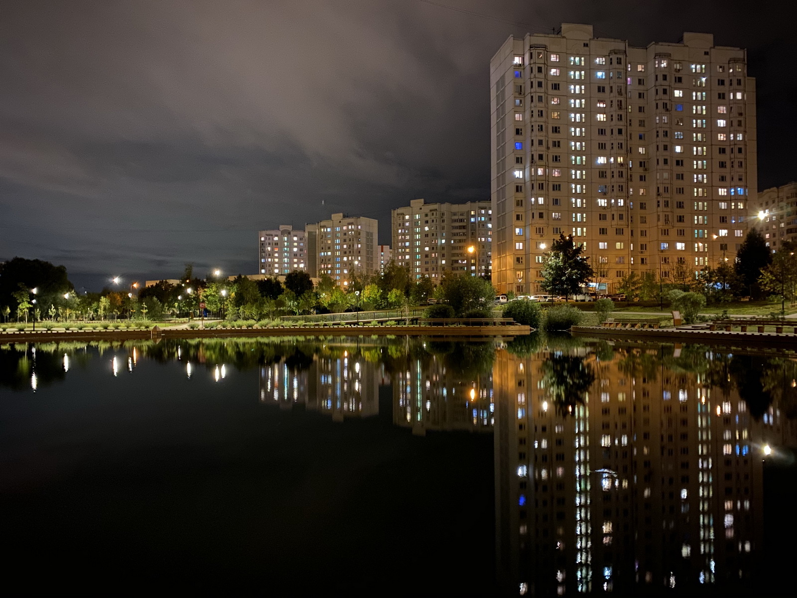 Без снимка. Ночная съемка. Кунцево ночью. Ночная съемка на айфон 13. Ночная фотография примеры.