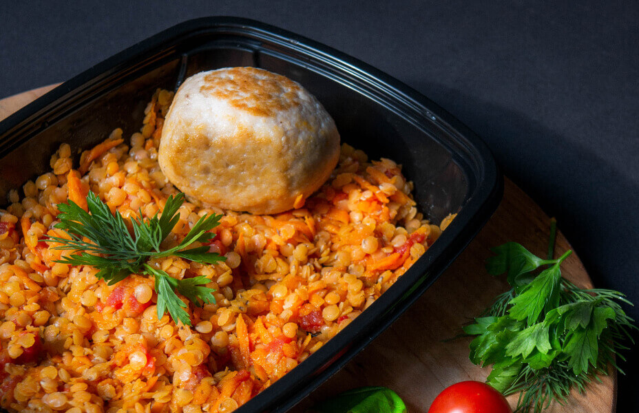 каша з котлетою та овочі