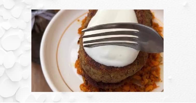 Приготовление котлет из вареной гречки с луком и картофелем на сковороде: шаг 5