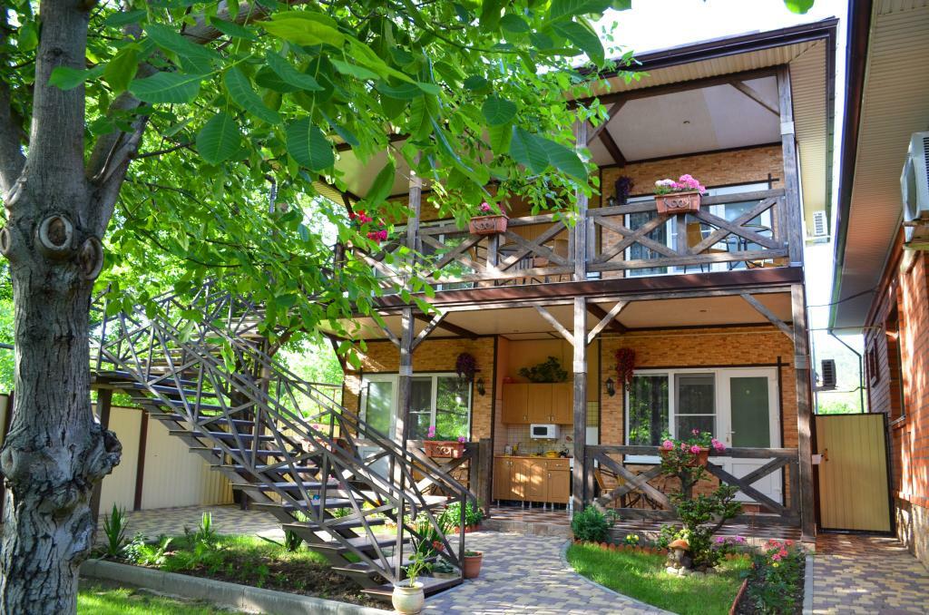 Альпина кабардинка. Альпина домик дневного пребывания. Дивноморск. Вилла валери кабардинка пионерская. Альпин это у дома.