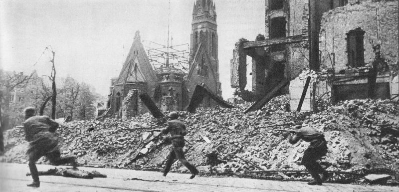 Берлин май 1945 руины Красная армия падение города