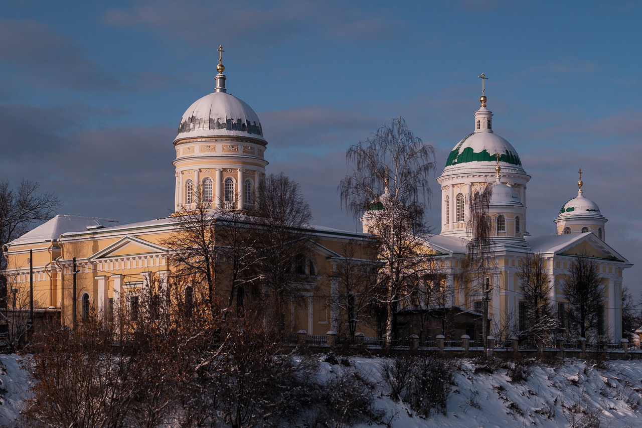 Входоиерусалимская церковь и Преображенский собор.