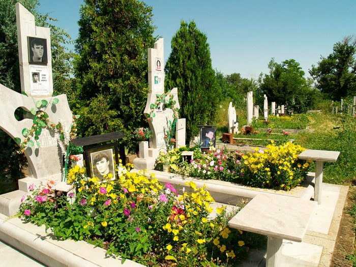 Цветы для кладбища
