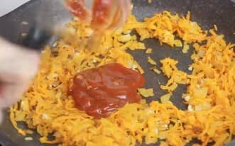 Приготовление ёжиков из фарша с рисом и подливкой: шаг 12