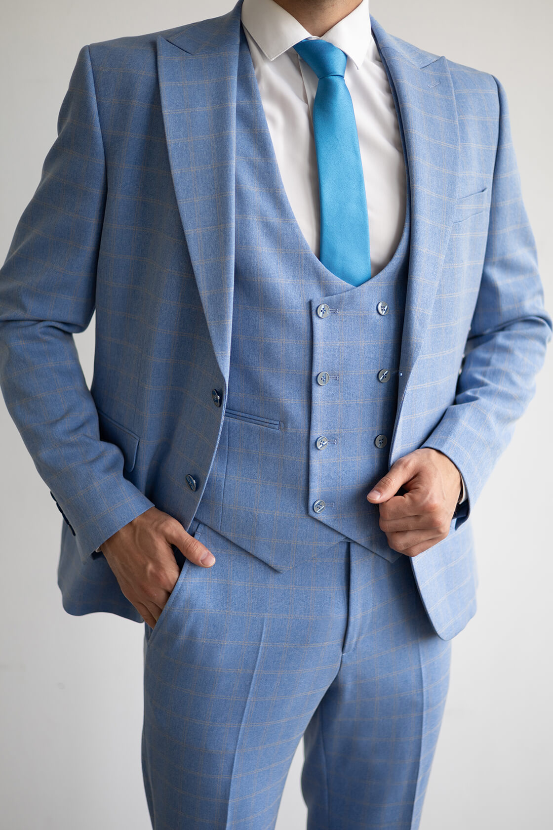 романтичный небесно-голубой костюм