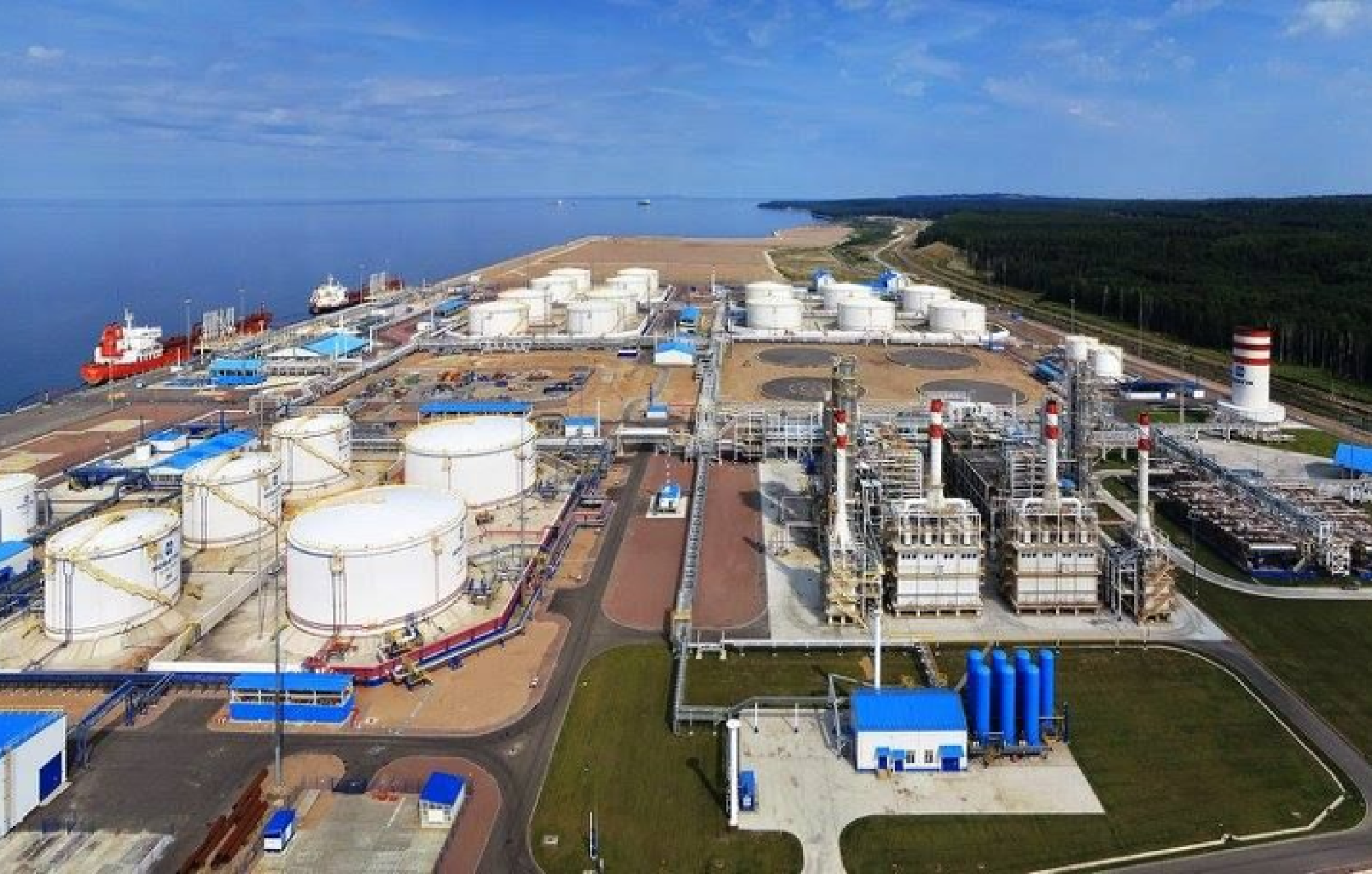 Где находится завод по производству сжиженного газа. Новатэк порт Усть Луга. Новатэк Усть Луга гидрокрекинг. Комплекс Новатэк в Усть-Луге. Усть-Луга газохимический комплекс.