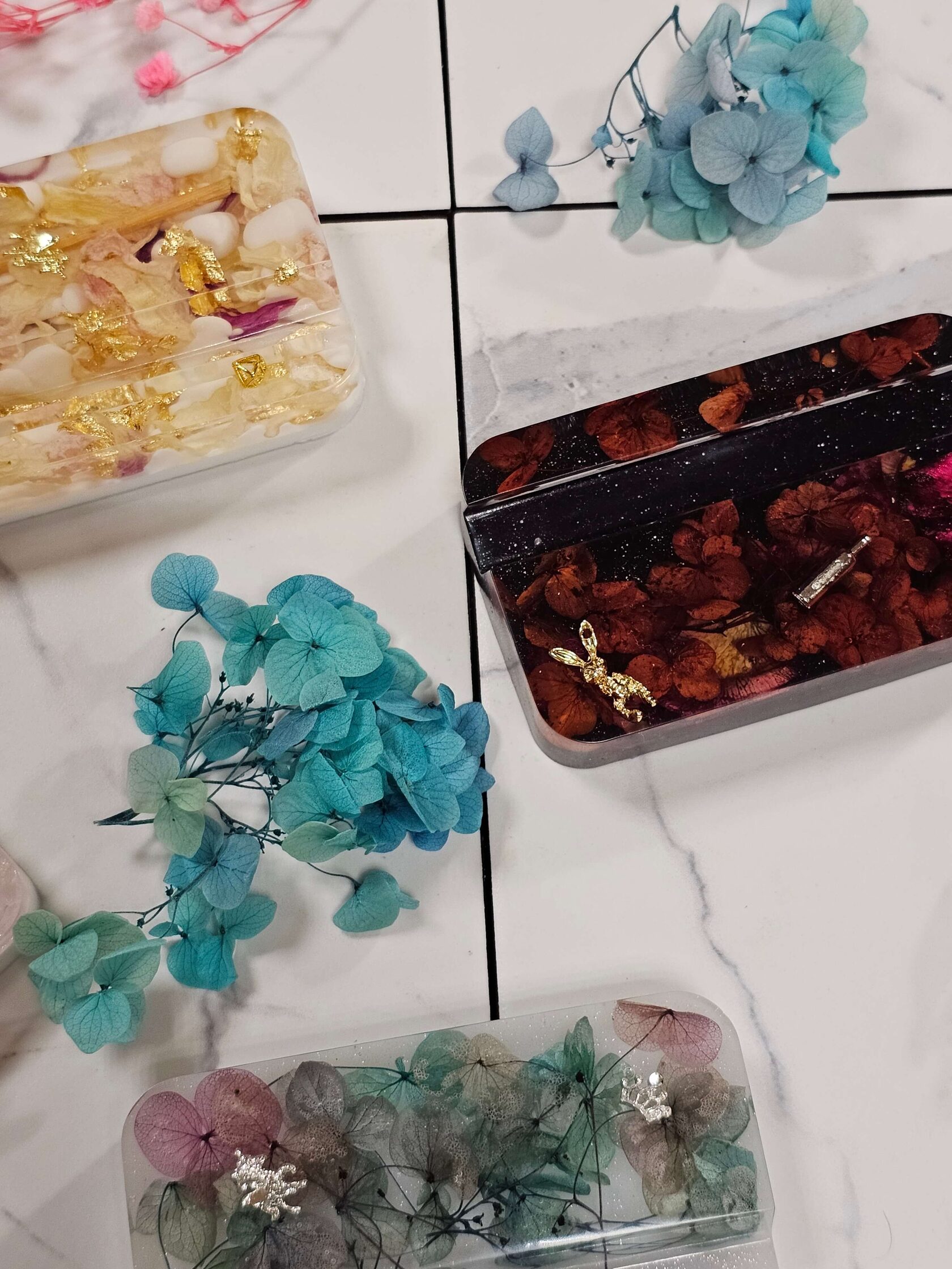 Подставка для телефона из эпоксидной смолы