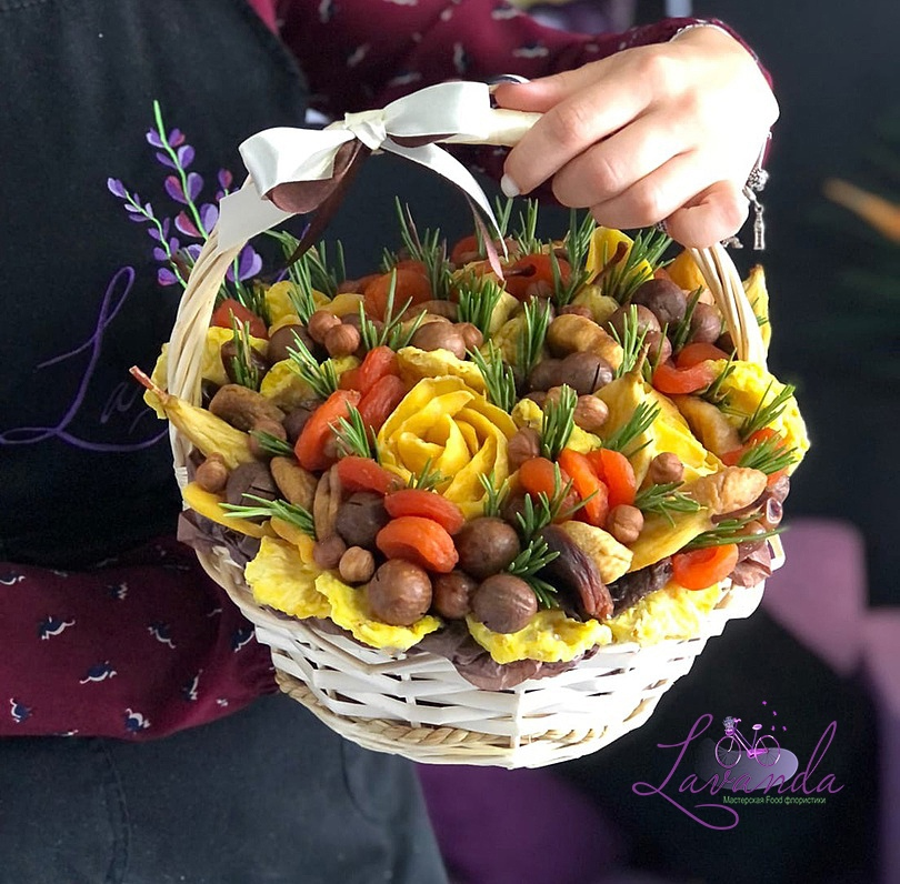 Корзины из сухофруктов и орехов в Нижнем Новгороде