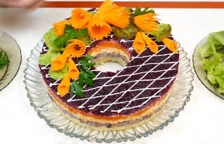 Приготовление салата «Селёдка под шубой»: шаг 12