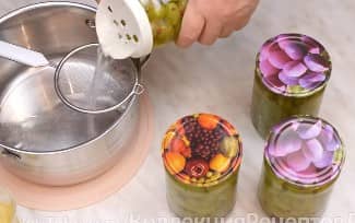 Приготовление маринованного винограда как оливки на зиму: шаг 6