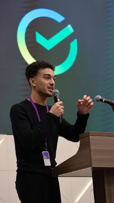 Кенан Коюшов выступает на акселераторе «Первое дело»