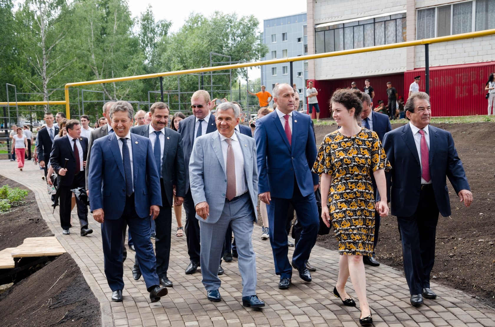 Парк азнакаево. Парк Победы Азнакаево. Набережная реки черная и парк Победы Азнакаево. Река черная Азнакаево. Площадь Победы Азнакаево.