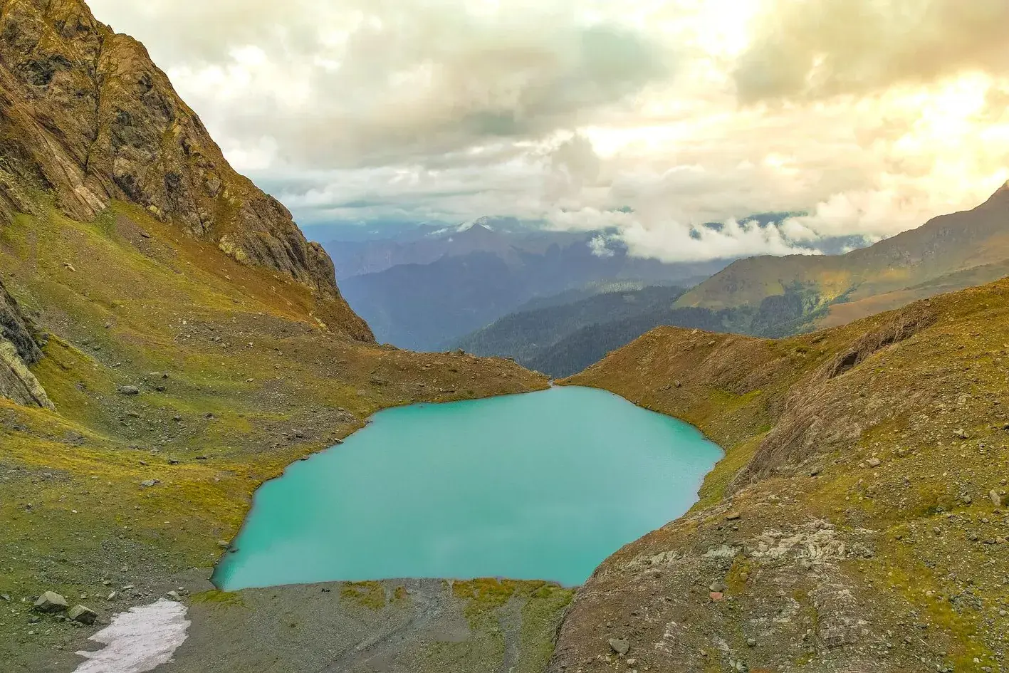 озеро Лакумураш в Грузии
