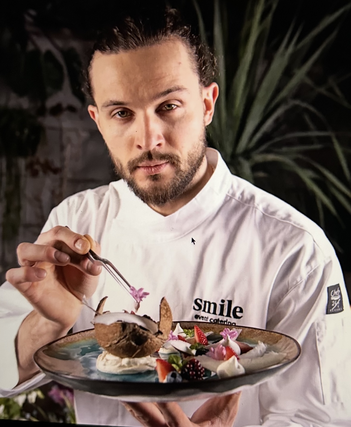 Наш сервис — профессиональные официанты Smile Event Catering на выездном фуршете Москва