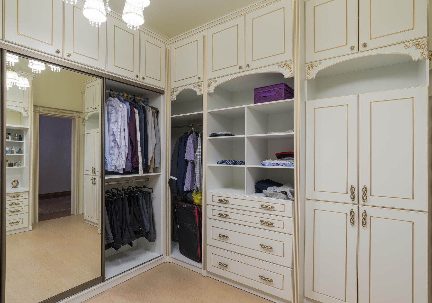 шкафы гардеробные в классическом стиле